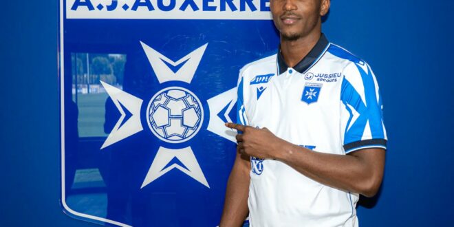 Le défenseur central Christ Makosso va découvrir la Ligue 1 à Auxerre.