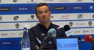 L'entraîneur de Sochaux en Ligue 2, Vincent Hognon.